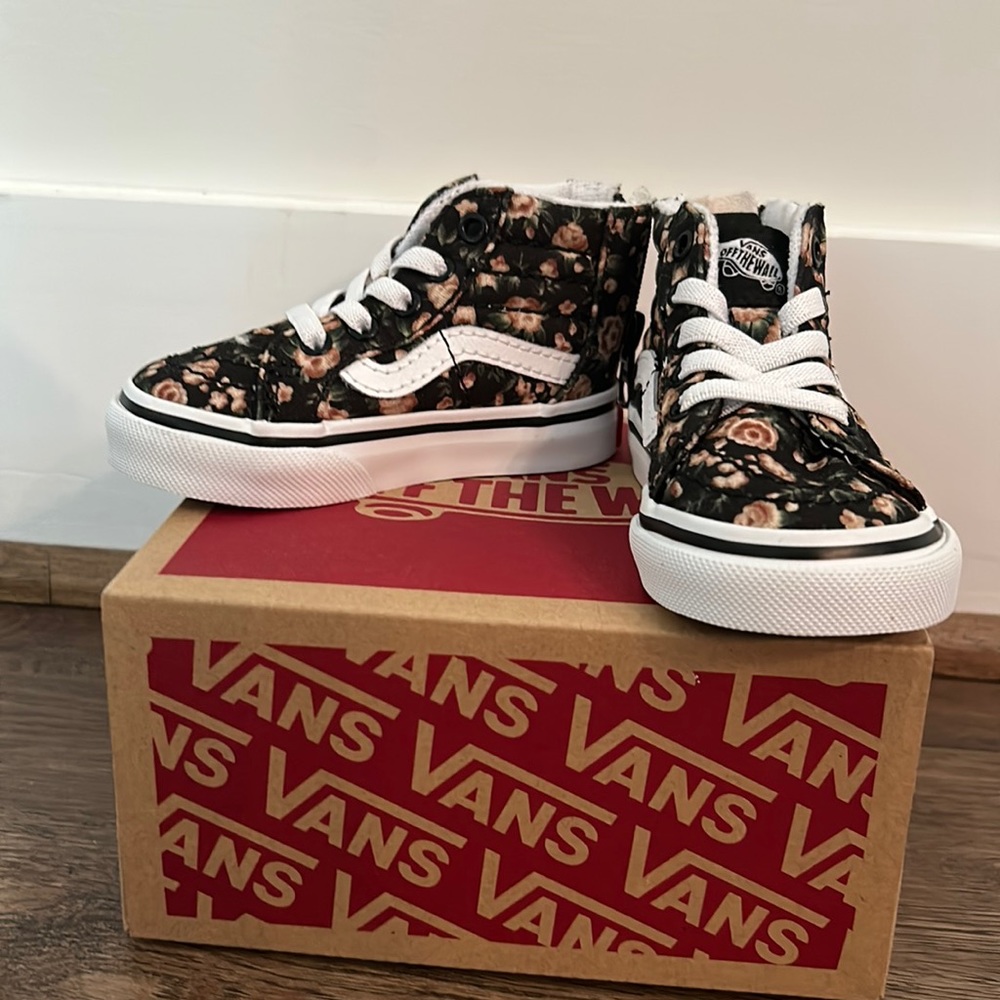 Black with blush/tan flowers vans size 4